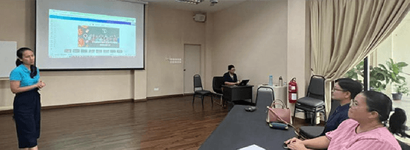 Women discussing on a meeting